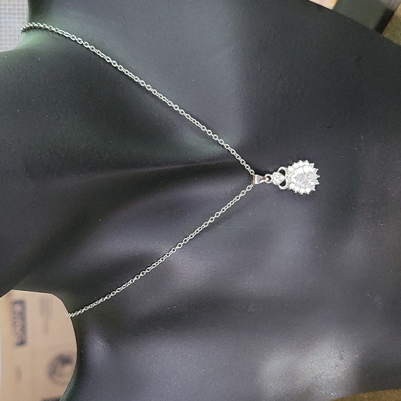 Simulated diamond necklace - Picture 1 of 3